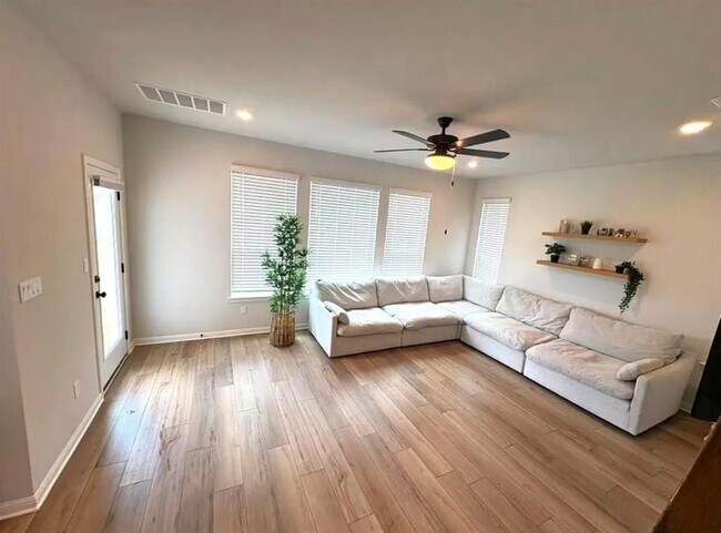 Photo - 2148 Tobias Leo Wy