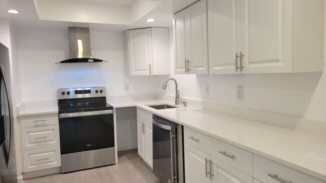 Photo - Annual unfurnished nicely renovated 2/2 villa near the Ringling Museum