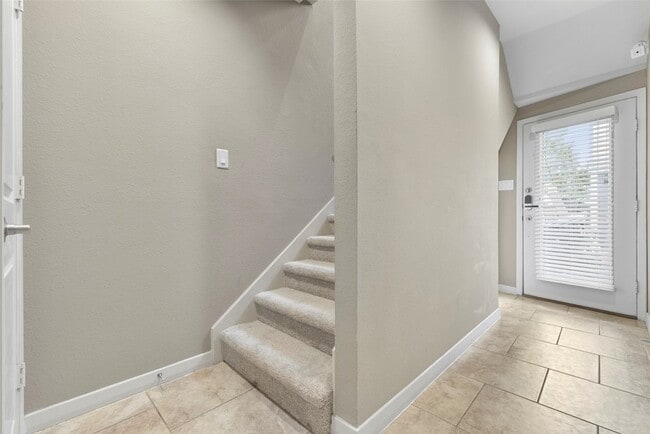 Photo - 241 N Lenox St