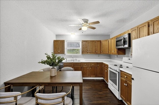 Photo - 221 Allen St