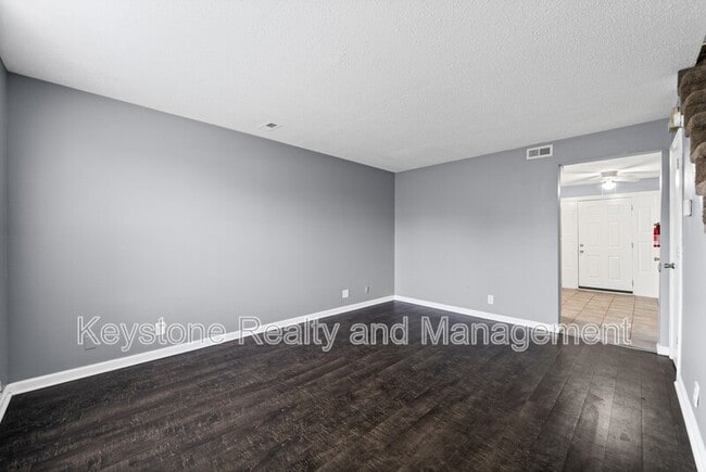 Photo - 1269 State Line Rd