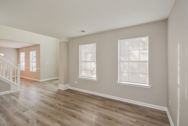 Photo - 95 Hazelhurst Dr