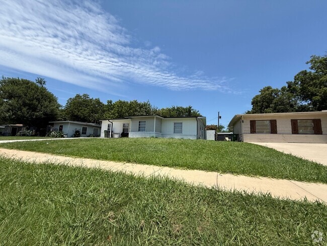Building Photo - 707 Biggs Terrace Rental