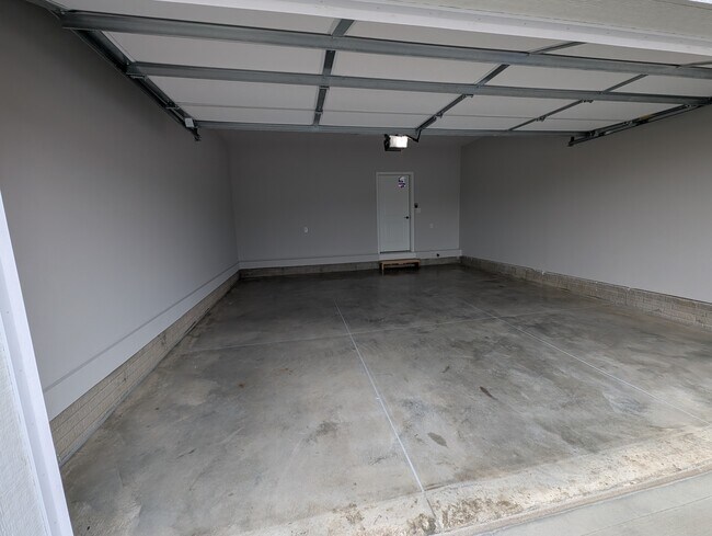 Garage - 12855 S 45th Ter