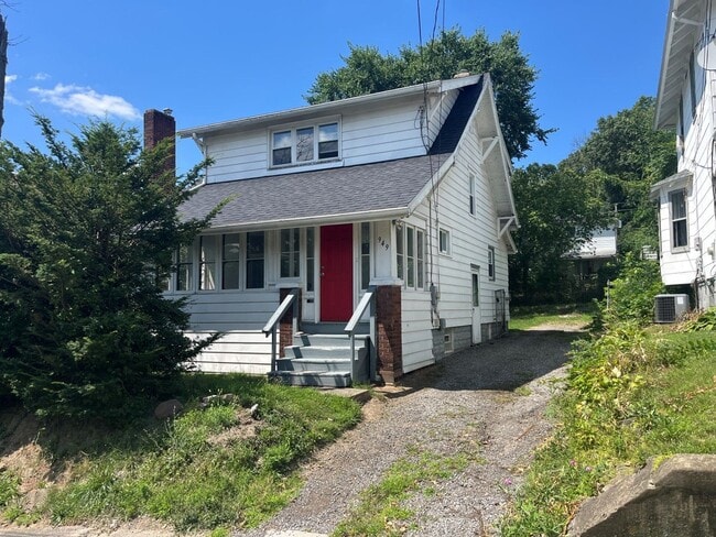 Building Photo - Charming 2-Bedroom Property in Prime Location Rental
