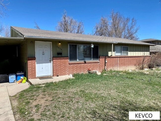 Building Photo - Charming House in Campus West!