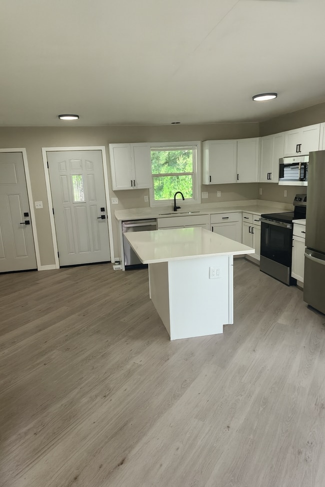 Building Photo - 2294 White Oak Trl Rental