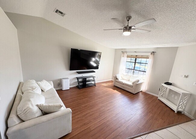 Photo - 581 SW Banks Terrace