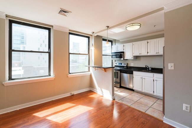 Building Photo - One Bedroom Rittenhouse Condo