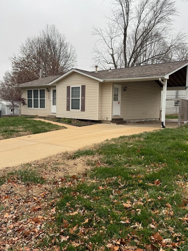 Building Photo - Beautiful 3 Bed 1 Bath For Rent!