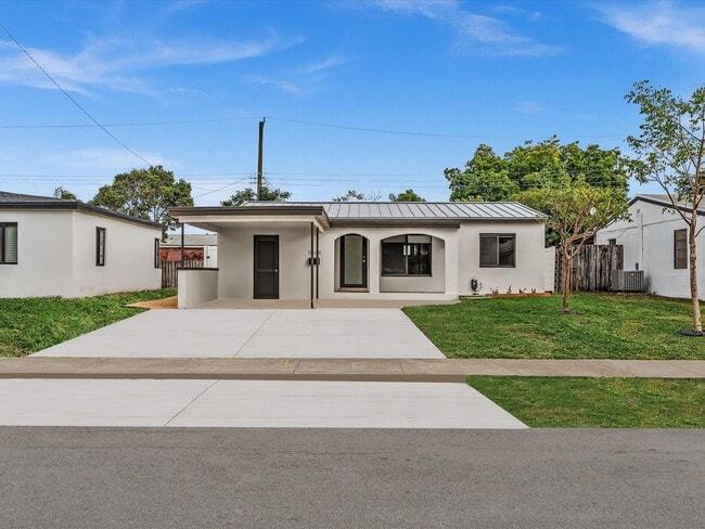 Plenty of parking - 5408 NE 3rd Ter