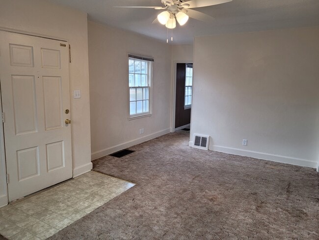 Livingroom - 530 W 10th St N