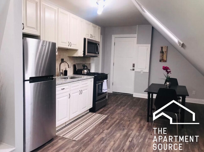 Building Photo - 2824 N Ridgeway Ave Unit 3