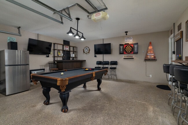 Photo - 864 Warwick Dr