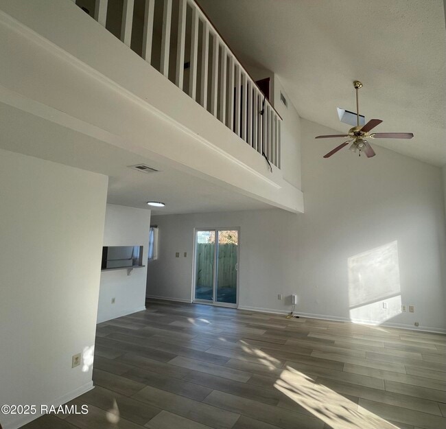 Photo - 104 Mindes Dr