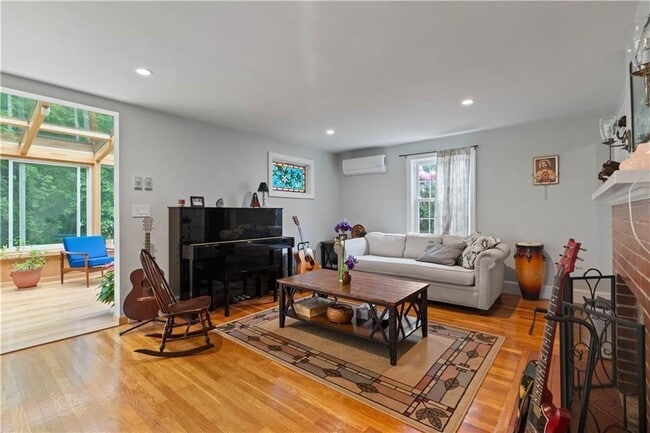 Photo - 27 1/2 Doro Pl