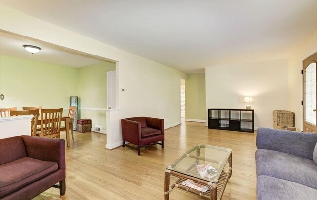 Photo - Absolutely Gorgeous Rambler in Great Location!