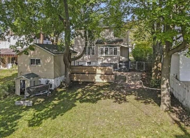 Photo - 734 E Division St