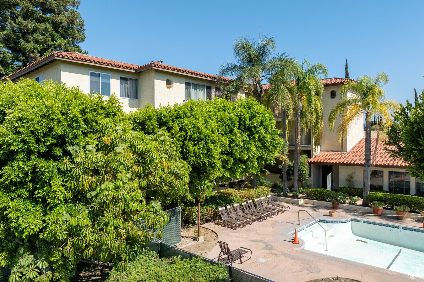 Edificio alternativo - Briarcrest Condominiums