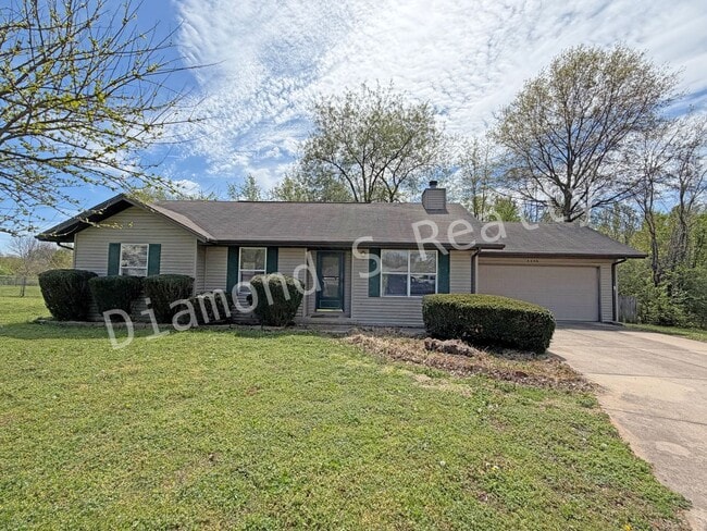 Building Photo - Cute and Clean 3-Bedroom Home Available in Southwest Spfd