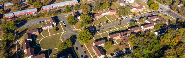 Pine Valley Court - Pine Valley Court Apartments