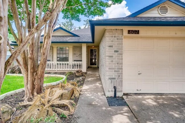 Photo - 607 Battlecreek Ln