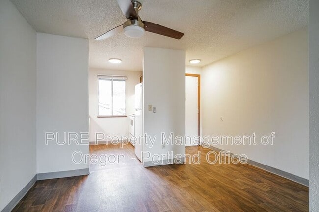Photo - 14136 NE Sandy Blvd Unit E-03