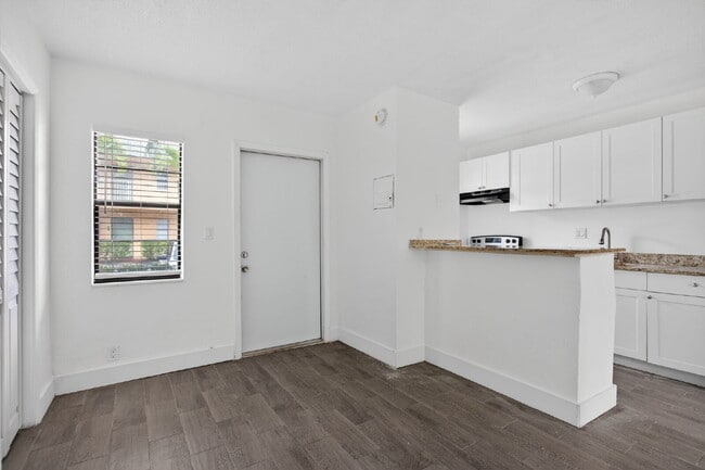 Photo - QUICK MOVE IN - FIRST MONTH FREE | Bright & Modern 1-Bedroom Apartment in Prime Oakland Park Loca... Unit 5