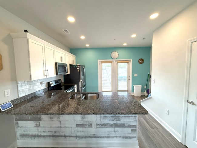 Photo - 812 Moen Pl