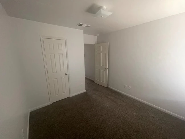 Photo - 204 Lamont Rd