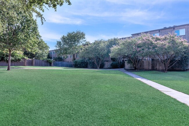 Photo - 1500 N Garrett Ave Unit #1500