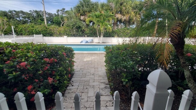 Building Photo - 1727 Jimmy Buffett Mem Hwy Unit 106