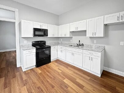 Photo - 635 Reynes St