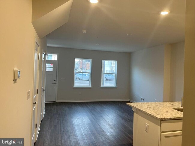 Building Photo - 8A E Front St Rental