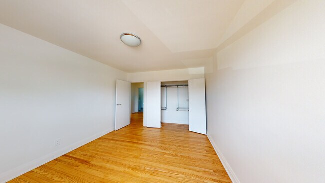 Photo - Brant Street