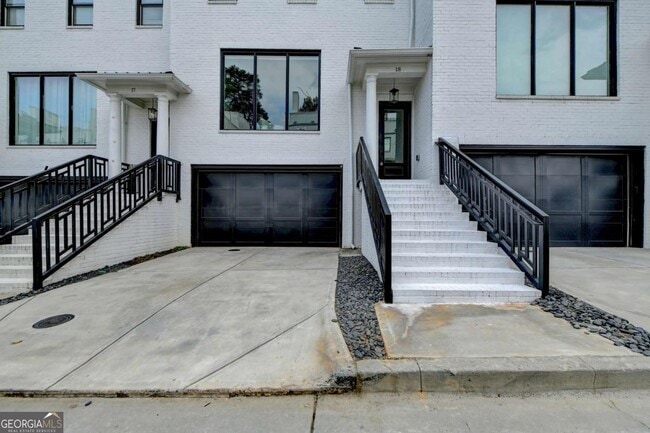 Building Photo - 3667 Peachtree Rd NE Rental