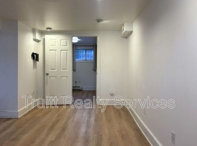 711 14th St SE Unit B