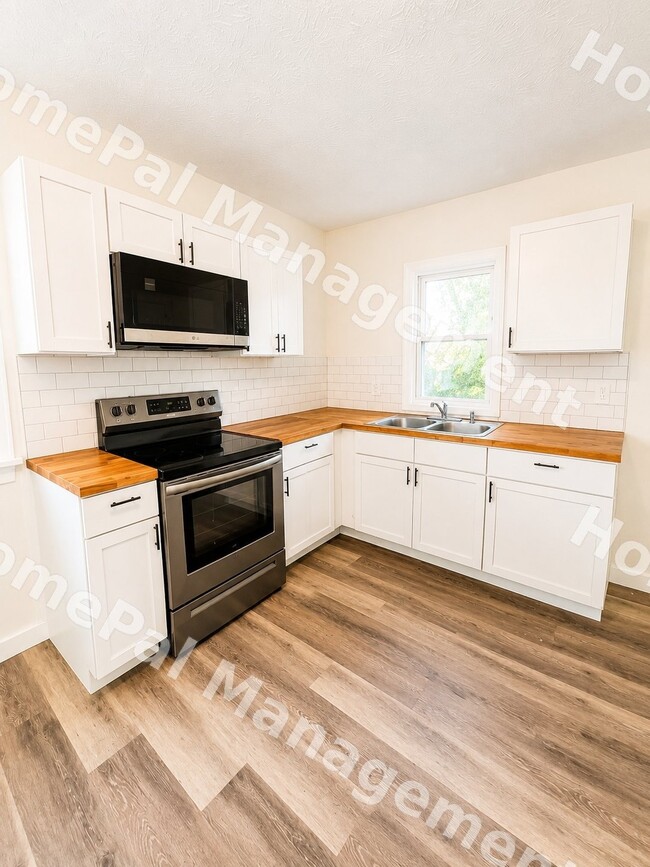 Photo - 2416 Fowler Ave