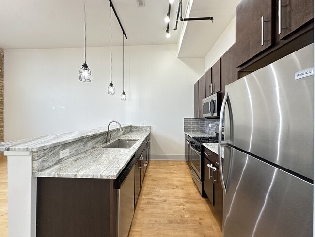 Photo - 1432 W 21st St Unit 123