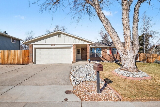 Building Photo - "Spacious 4-Bed Lakewood Gem with Hardwood Floors, Finished Basement & Fireplace - 2970 Sq Ft!"