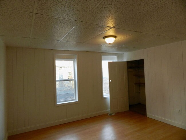 Photo - *** South Side Flats * 3 Bedroom House * Fully Renovated * With Fenced In Yard * Walk to E. Carso...