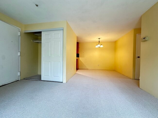 Building Photo - 10 Village Hill Ln Unit 7