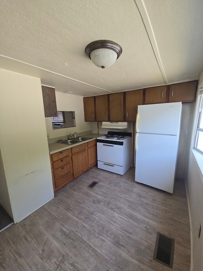 Photo - 93 Oakwood Cir