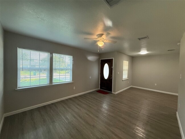 Photo - 1415 Regal St