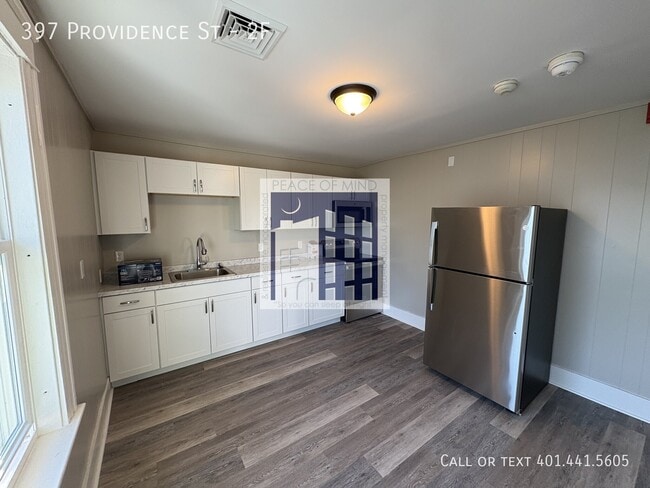 Building Photo - 397 Providence St Unit 2F