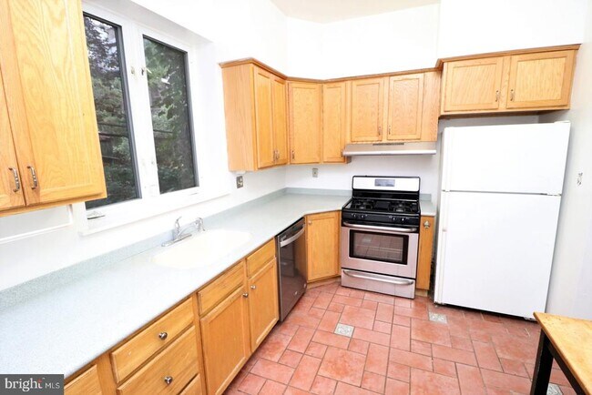 Photo - 4515 Regent St