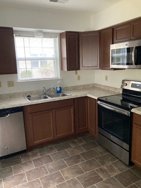 125 Stoney Dr Townhome Townhome Rental in Dover DE