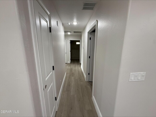 Photo - 2633 Dunoon Dr