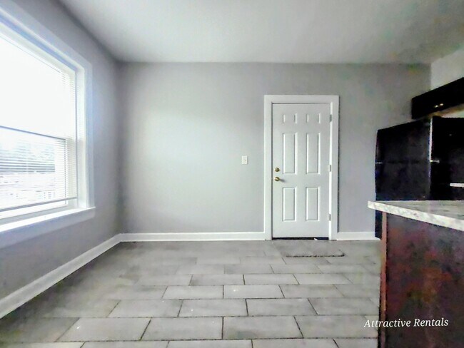 Photo - 6055 S Troy St Unidad 2