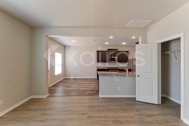 Photo - 904 NW 4th St